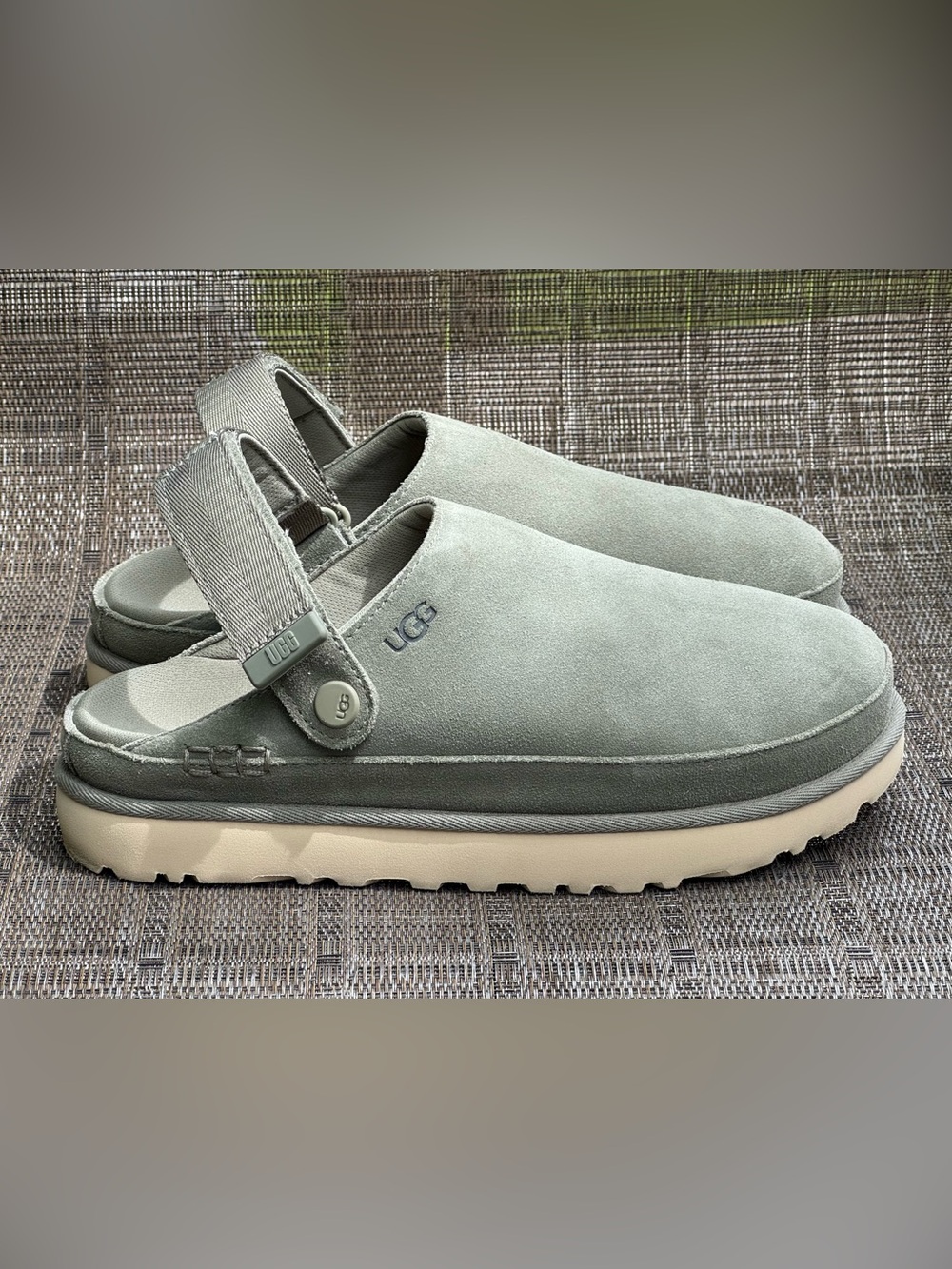 Ugg Goldenstar Clogs Shaded Clover Size 9 Like New!